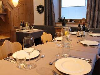 4 Catered chalet Landa Soelden Dinnertafel v2