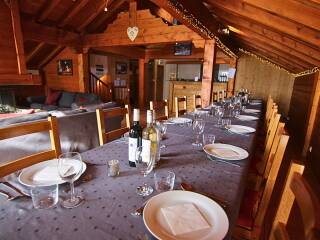 4 Chalet In de Wolken Les Menuires Dinertafel