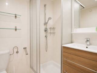 19. Catered chalet Hinterglemm Saalbach Alpensport Badkamer 2