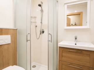 22. Catered chalet Alpensport Saalbach Hinterglemm Douche familiekamer 2